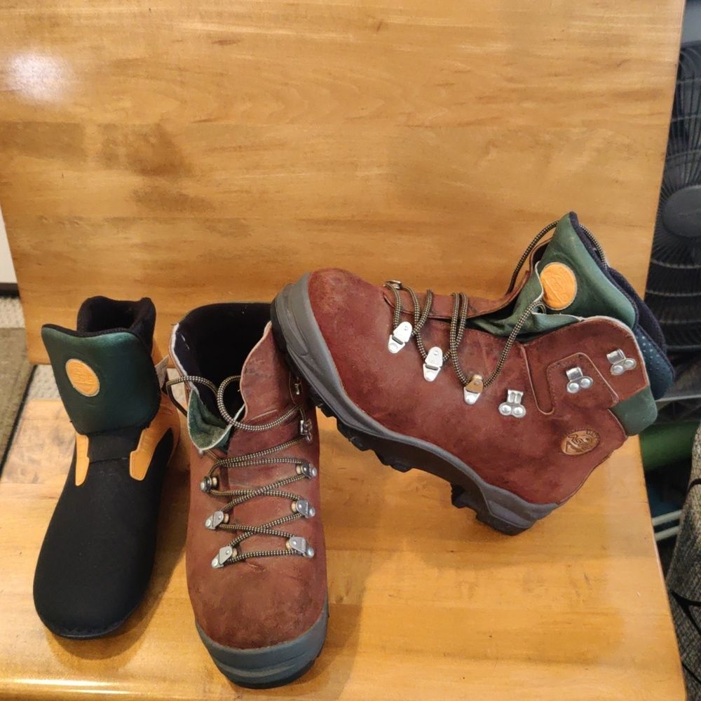 ASolo brown and green suede hiking boots size 9.5